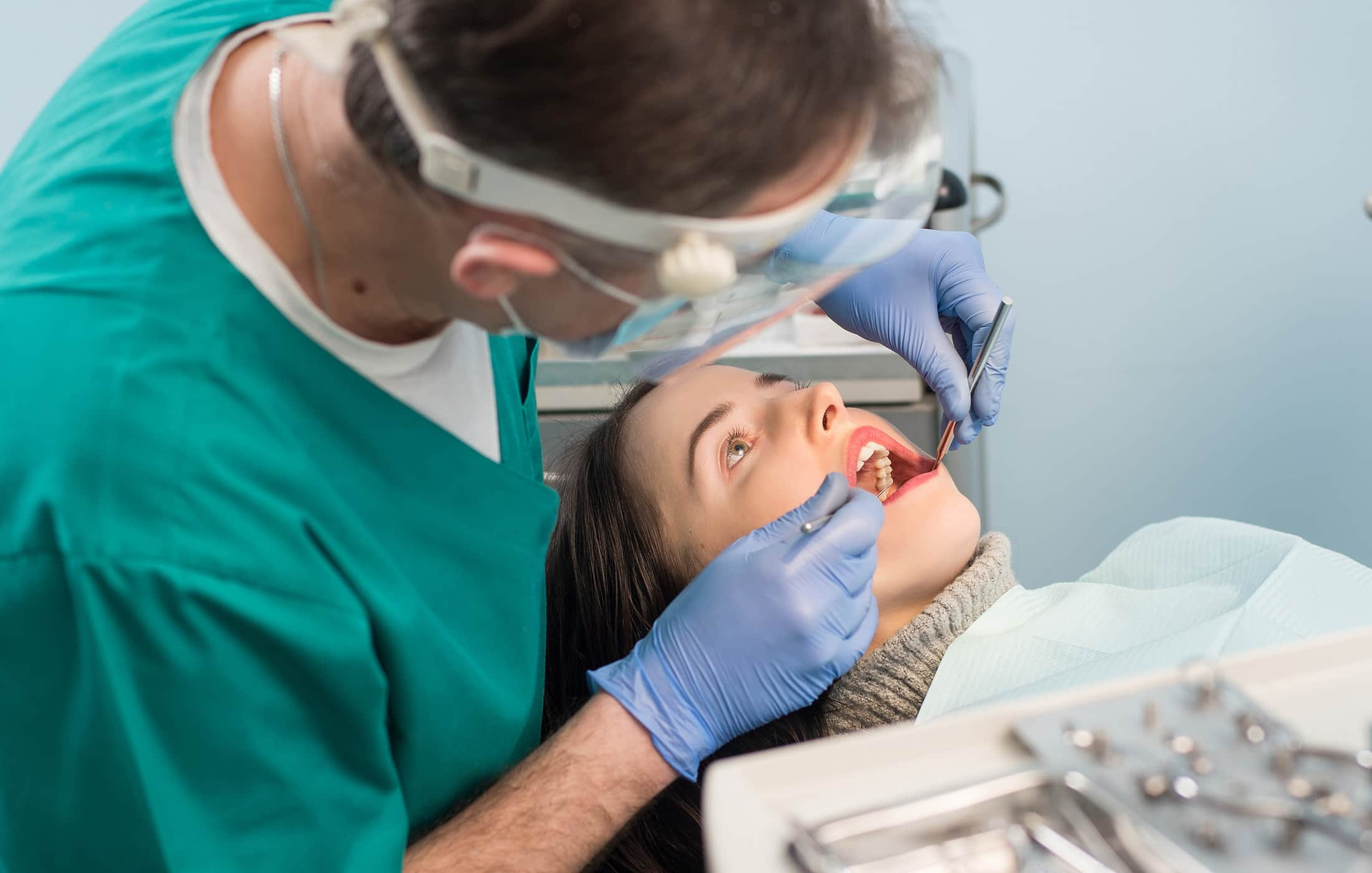 7 Essential Things to Do Before Visiting an Emergency Dentist in Brookline